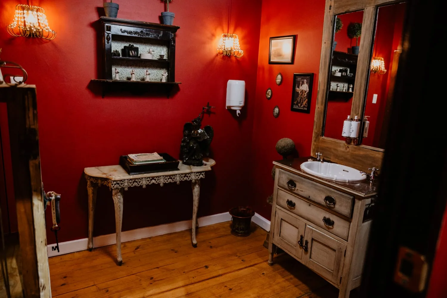 Room Three photo 3